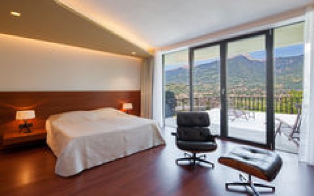 Villa (1/3)