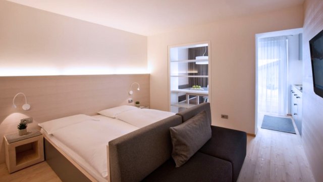 Smart Suite White (1/3)