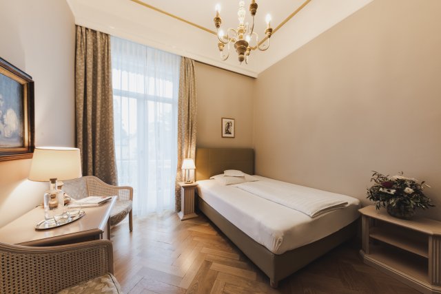Einzelzimmer Deluxe mit Süd- oder Westbalkon (1/3)