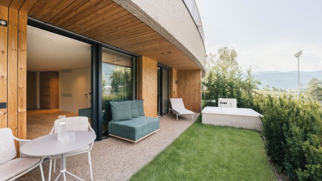Garden Loggia (1/3)