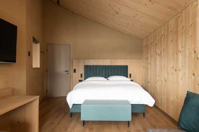 WOODEN Suite (1/3)