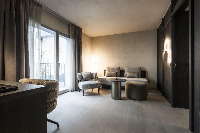 Deluxe Suite (1/3)