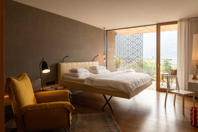 Veranda Suite 300 (1/3)