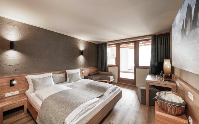 Superior Room (1/3)