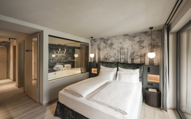 NEW: Exclusive Spa Suite (1/3)