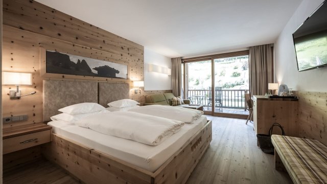 Doppelzimmer / Familienzimmer Bergblick mit Balkon (1/3)