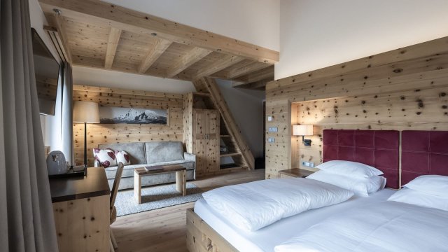 Doppelzimmer / Familienzimmer Mansarde mit Balkon (1/3)