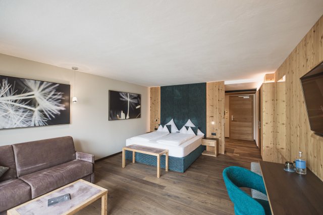 Junior Suite Lifestyle (1/3)
