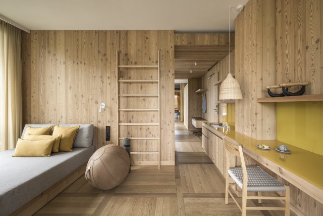 Summit Suite (1/3)