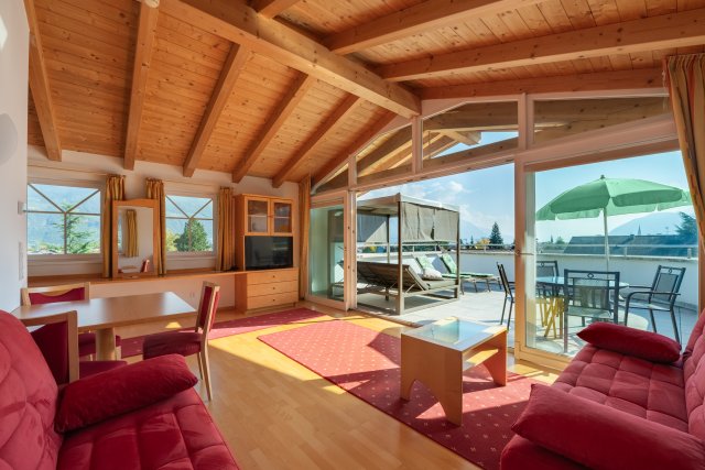 Penthouse Suite (1/3)