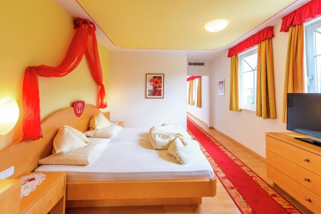Superior Suite (1/3)
