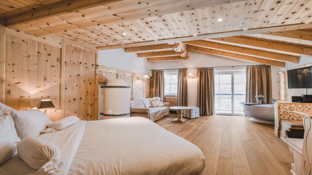 Juniorsuite Alpin - vista Sassolungo (1/3)