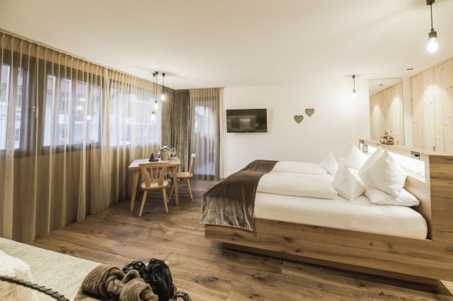 JUNIOR SUITE DOLOMITI (1/3)