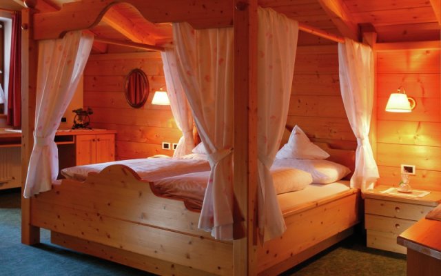 Wohn-Appartement Alpenrose (1/3)