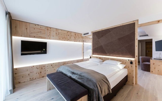 Stone pine suite Malatz (1/3)