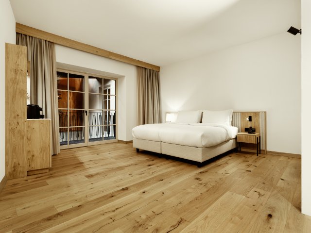 Balcony room (1/2)