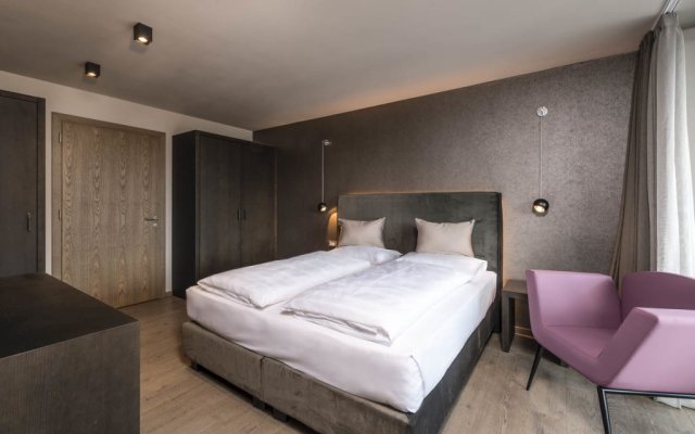 Double Room with south-east balcony (1/3)