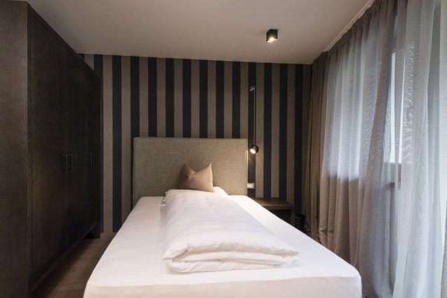 Single Room with east balcony (1/3)