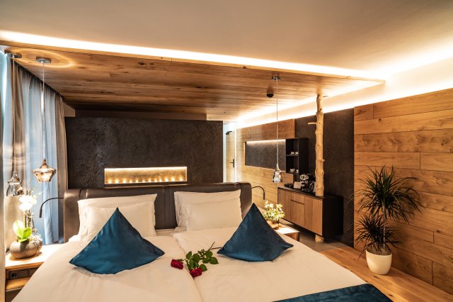 Romantic Deluxe Suite (1/3)